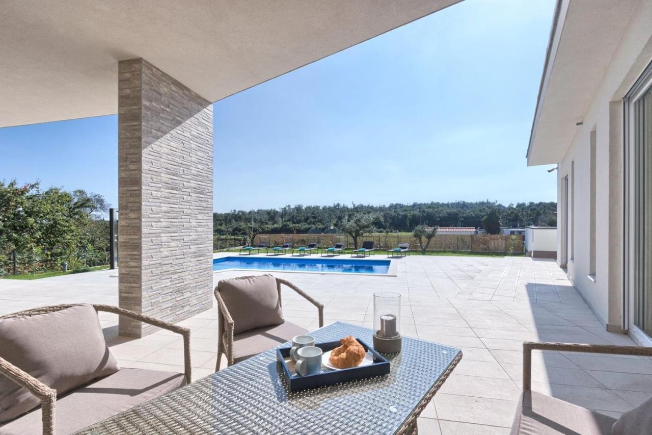 Villa Aura *