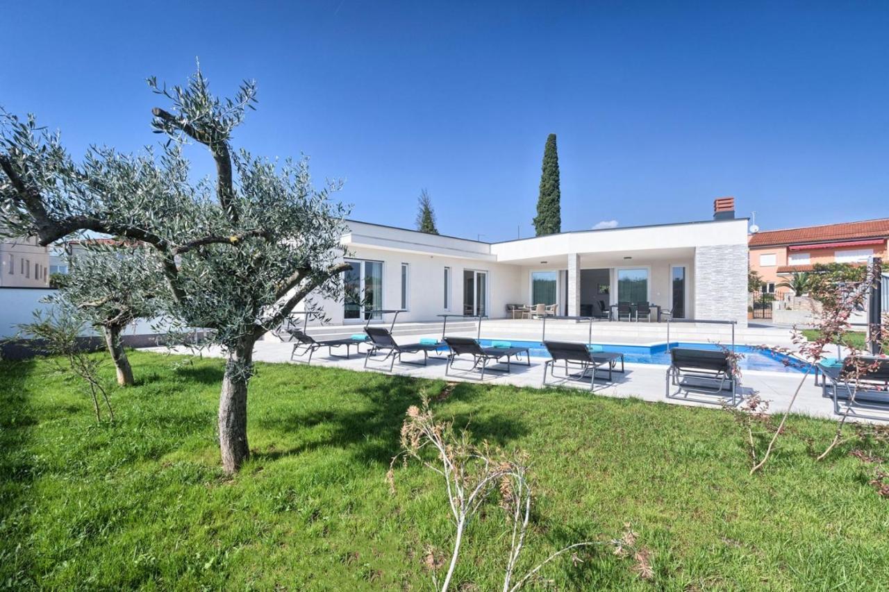 Villa Aura *