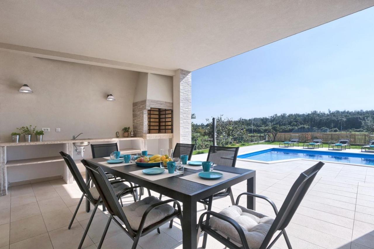 Aura Villa *