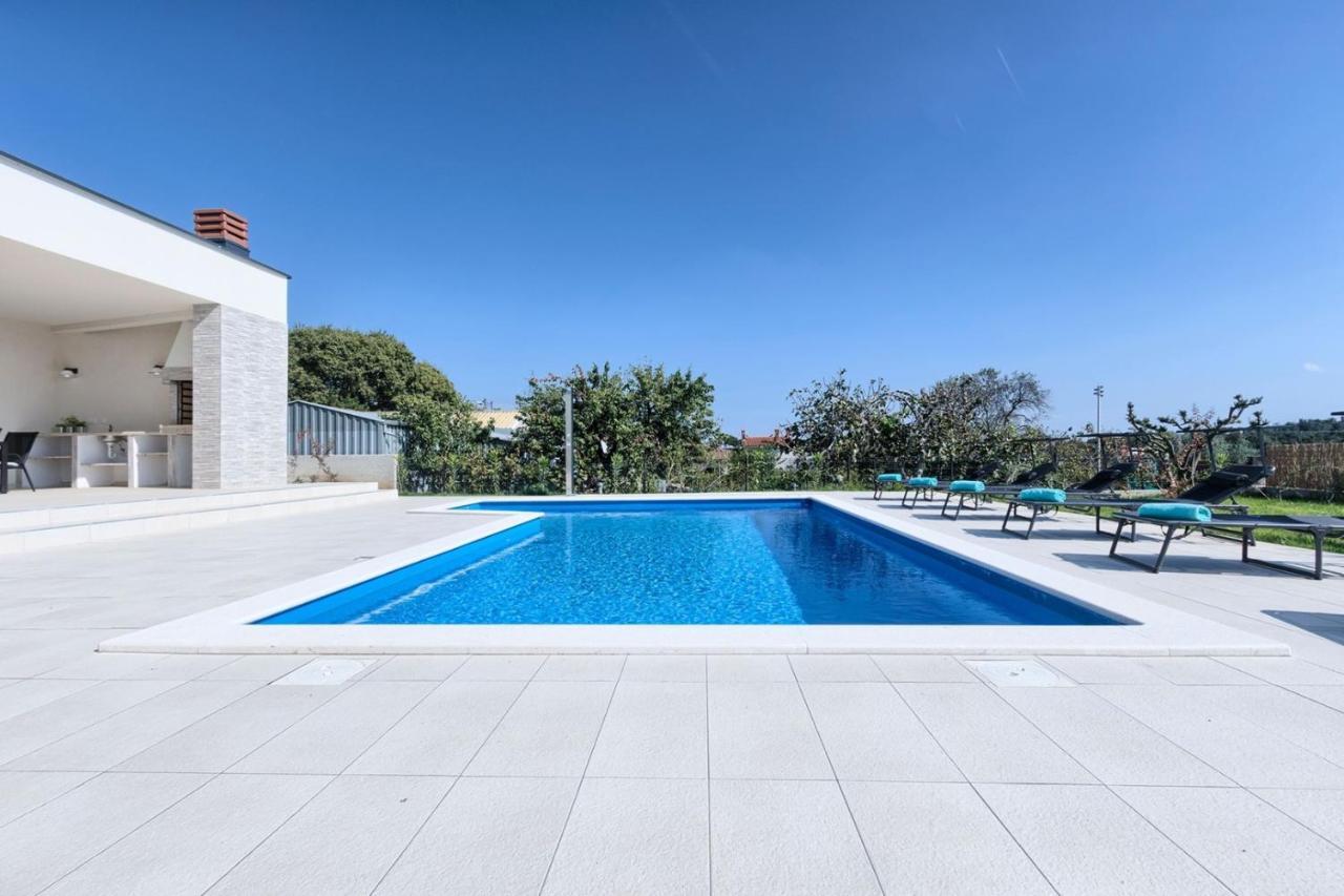Aura Villa *