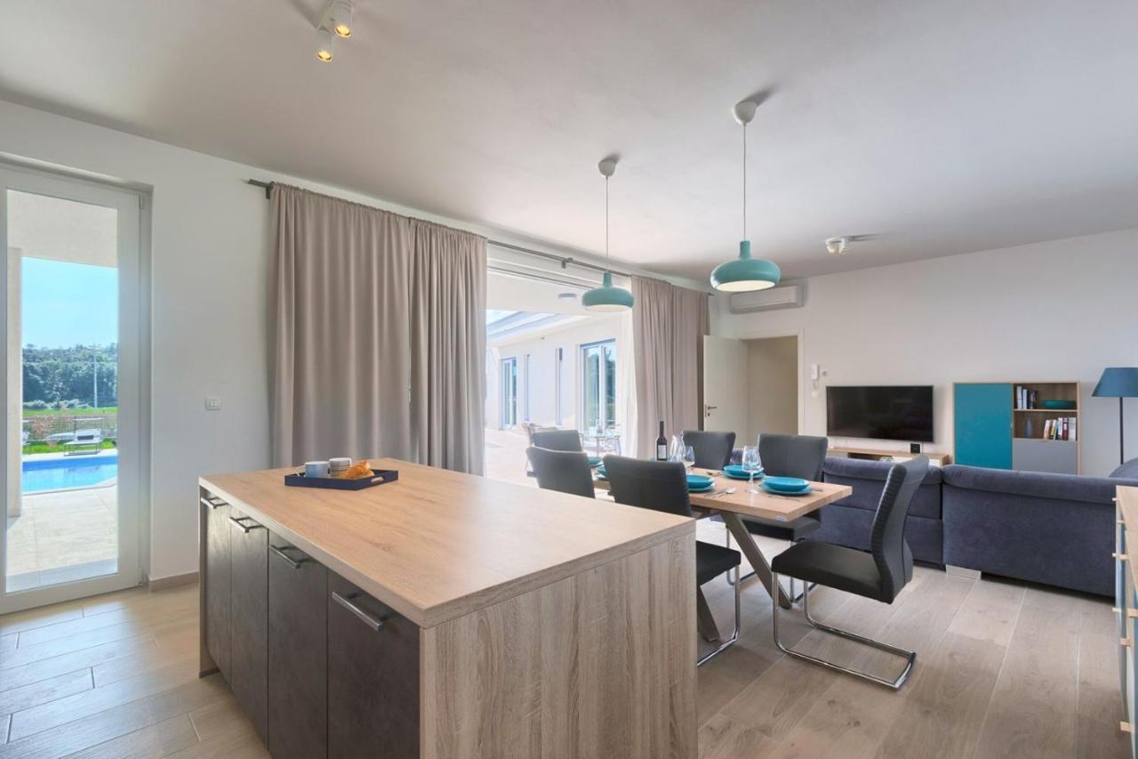 Aura Villa *