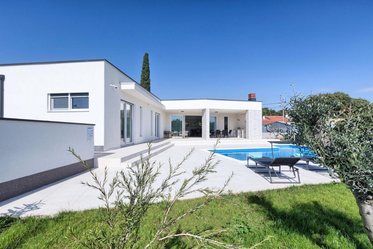 Vila Aura *